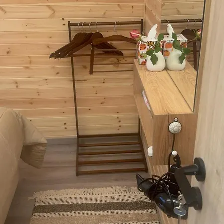 Casa Leandro Glamping Wooden Tiny House شاليه