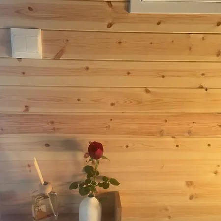 Casa Leandro Glamping Wooden Tiny House شاليه لاشي