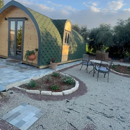 Casa Leandro Glamping Wooden Tiny House شاليه لاشي