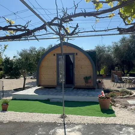 Casa Leandro Glamping Wooden Tiny House شاليه لاشي